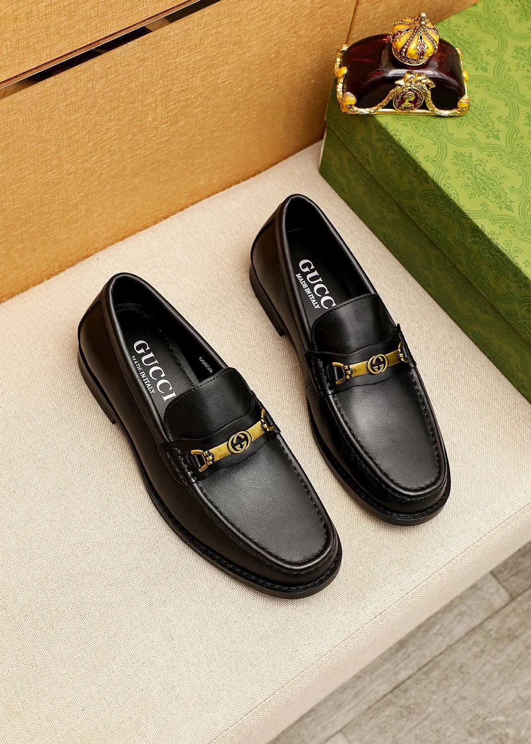 Men's shoes 💰460 💐 Product trademark: GUCCI "Gucci" casual leather shoes Regular size: 38-44 (45🉑️customized) Product materials: Selected imported first-layer calfskin upper + luxury hardware buckle, imported water-dyed cowhide leather lining. Strong three-dimensional visual effect, original combination outsole Color: 3⃣️colors available